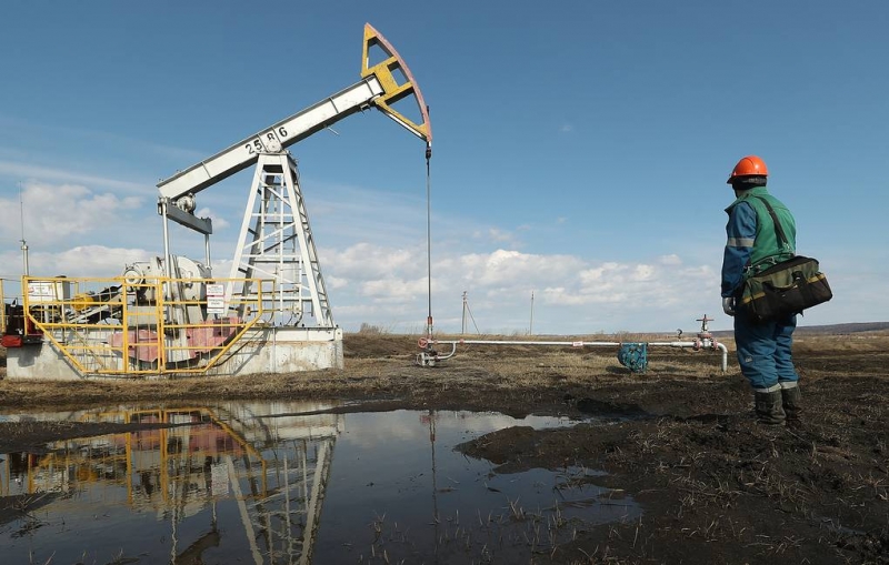 Источник: Минэнерго предложило нефтяникам сократить добычу пропорционально

