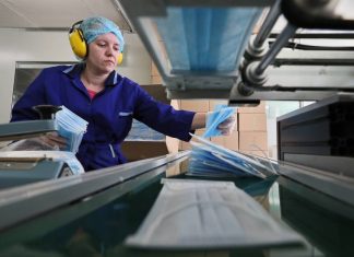 Кабмин приостановил действие постановления о продаже масок только фирмами с фармлицензией