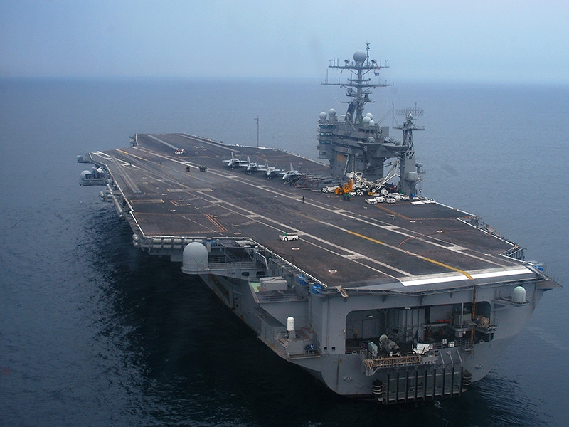 Коронавирус диагностировали у 840 членов экипажа авианосца "Теодор Рузвельт"