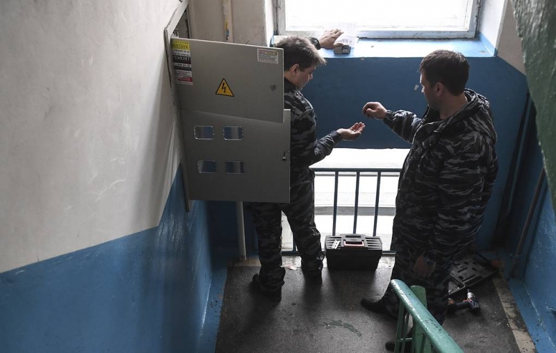 Минстрой предупредил о мошенниках, навязывающих поверку счетчиков