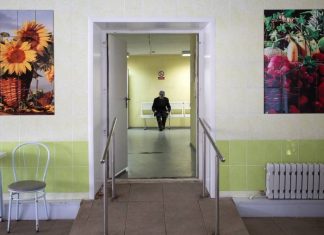 Минтруд предложил закрыть на карантин психоневрологические интернаты и дома престарелых