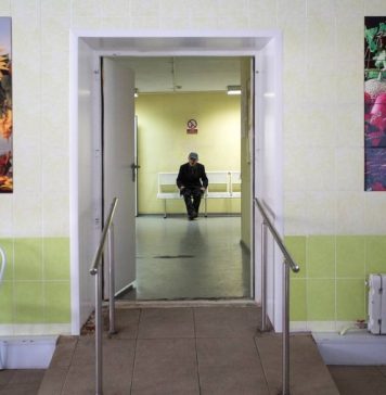 Минтруд предложил закрыть на карантин психоневрологические интернаты и дома престарелых