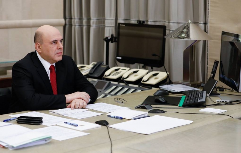 Мишустин подписал распоряжение о выделении 50 млрд рублей на допвыплаты медикам

