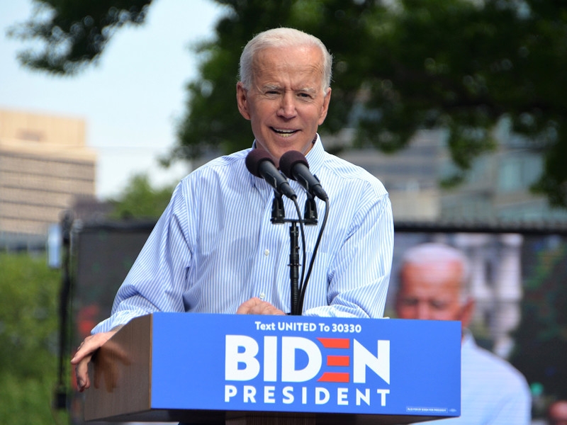 Обама поддержал кандидатуру Байдена на пост президента