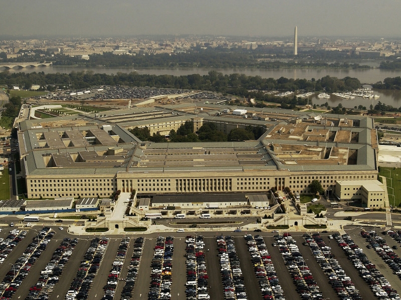 Пентагон официально признал подлинными три известных видео с НЛО, назвав их "неопознанными воздушными явлениями" (ВИДЕО)