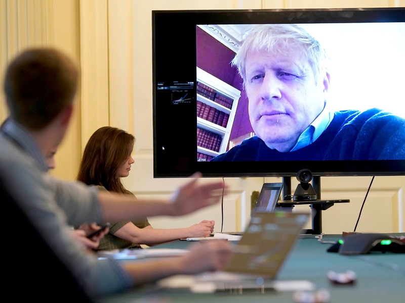 Премьер-министр Великобритании Борис Джонсон помещен в реанимацию из-за коронавируса