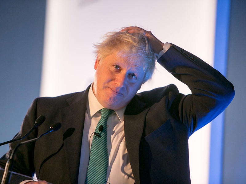 Премьера Британии госпитализировали после 10-дневной самоизоляции из-за непроходящих симптомов коронавируса