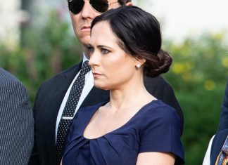 Пресс-секретарь Белого дома уходит, не проведя ни одного брифинга