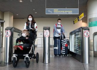 Роспотребнадзор обязал россиян соблюдать дистанцию не менее метра друг от друга