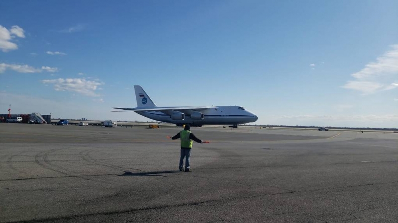 Самолет из России с медоборудованием для США приземлился в Нью-Йорке

