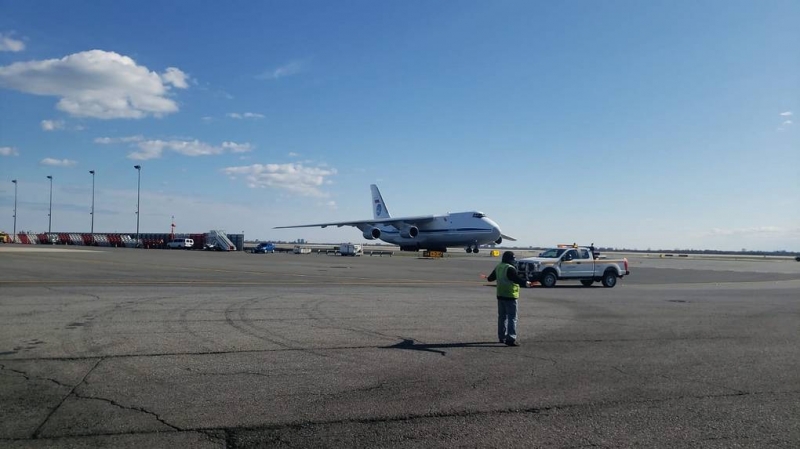 Самолет из России с медоборудованием для США приземлился в Нью-Йорке

