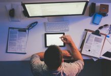 Где найти исполнителей, специализирующихся на разработке сайтов.