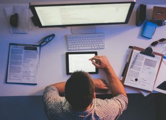 Где найти исполнителей, специализирующихся на разработке сайтов.