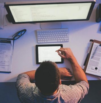 Где найти исполнителей, специализирующихся на разработке сайтов.