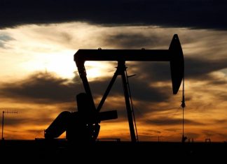 Страны ОПЕК+ договорились сократить добычу нефти на 10 млн баррелей в сутки