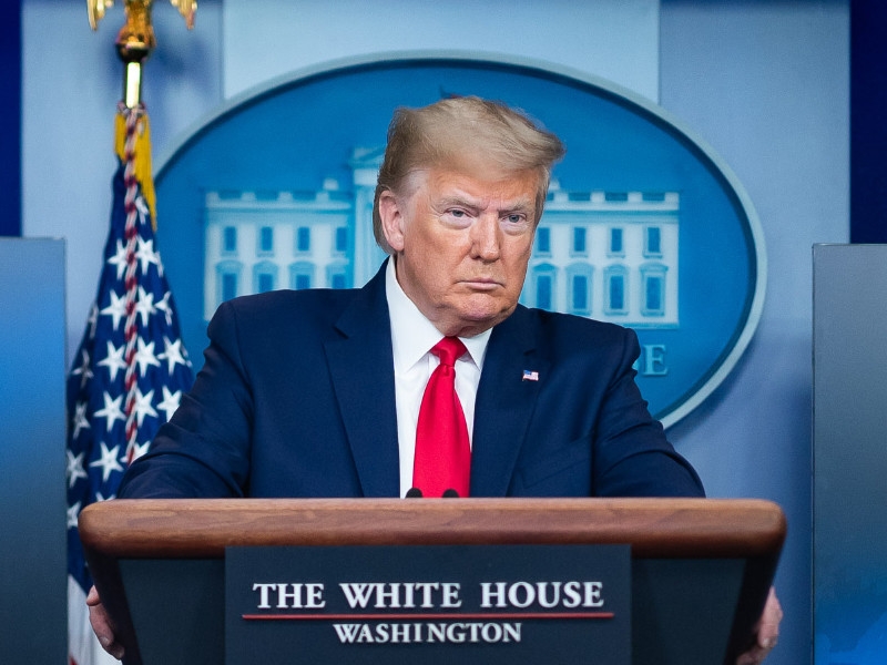 Трамп хочет приостановить иммиграцию в США из-за коронавируса