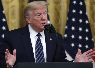 Трамп заявил, что США могут ввести новые пошлины на товары из Китая