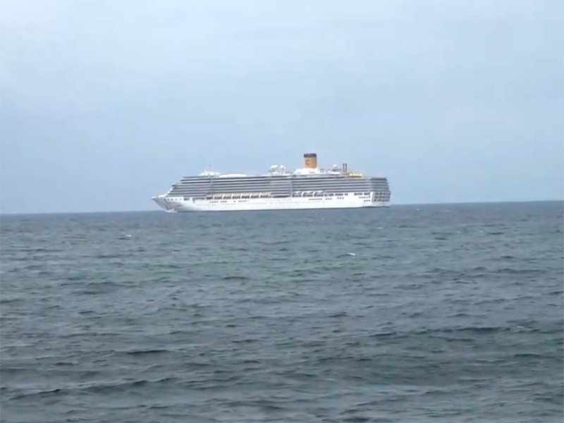 Три последних круизных лайнера, не затронутых COVID-19, высадят пассажиров на берег после нескольких недель без суши