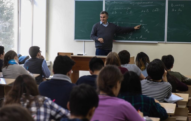 Учебную программу для старшеклассников не перенесут на следующий год