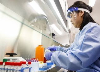 Ученые заявили, что бессимптомная передача коронавируса может происходить в 70% случаев