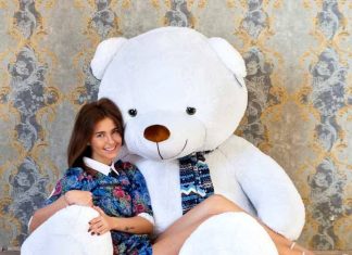 Лучший подарок — большой плюшевый мишка