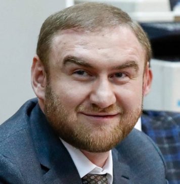 Апелляционный суд отменил продление ареста экс-сенатору Рауфу Арашукову и его отцу