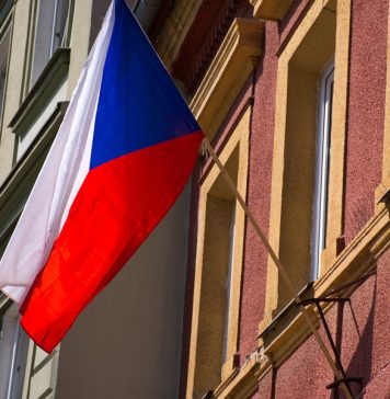 Чешские СМИ назвали «рициновым дипломатом» и.о. главы Россотрудничества в Чехии