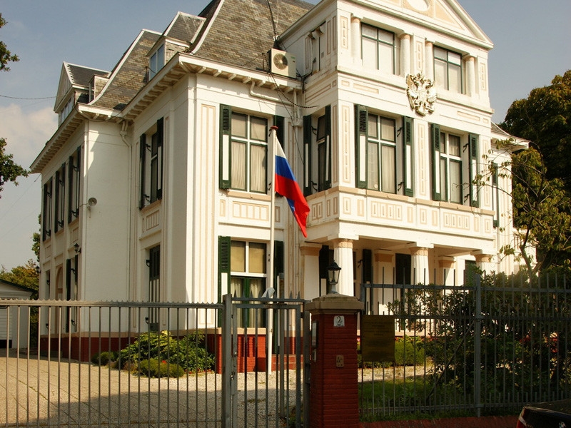 Чешские СМИ назвали "рициновым дипломатом" и.о. главы Россотрудничества в Чехии