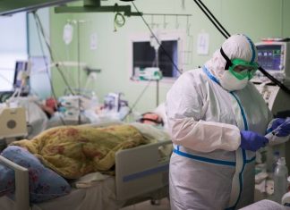 Число заразившихся коронавирусом в России за сутки возросло на 10 028