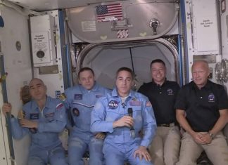 Члены экипажа Crew Dragon успешно перешли на борт МКС