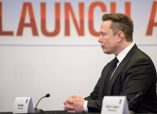 Маск после пилотируемого запуска Crew Dragon к МКС вспомнил о шутке Рогозина про батут