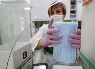 Минпромторг не будет обязывать аптеки иметь в продаже маски