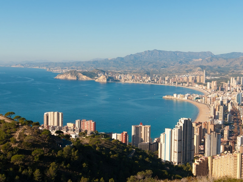 На испанском побережье в ближайшие дни откроются первые отели