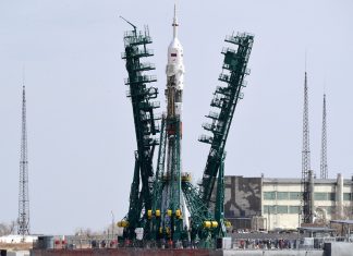 NASA договорилось купить одно место на «Союзе», летящем к МКС в октябре
