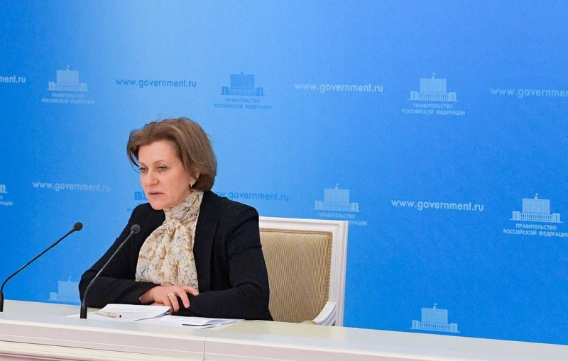 Попова заявила, что нельзя исключать возможность передачи коронавируса с едой и водой