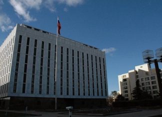 Посольство РФ потребовало от Bloomberg опровержения материала о коронавирусе в России