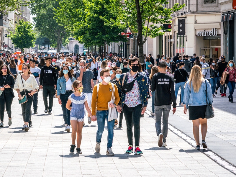 Правительство Франции разрешило со 2 июня открыть кафе и рестораны в отдельных регионах