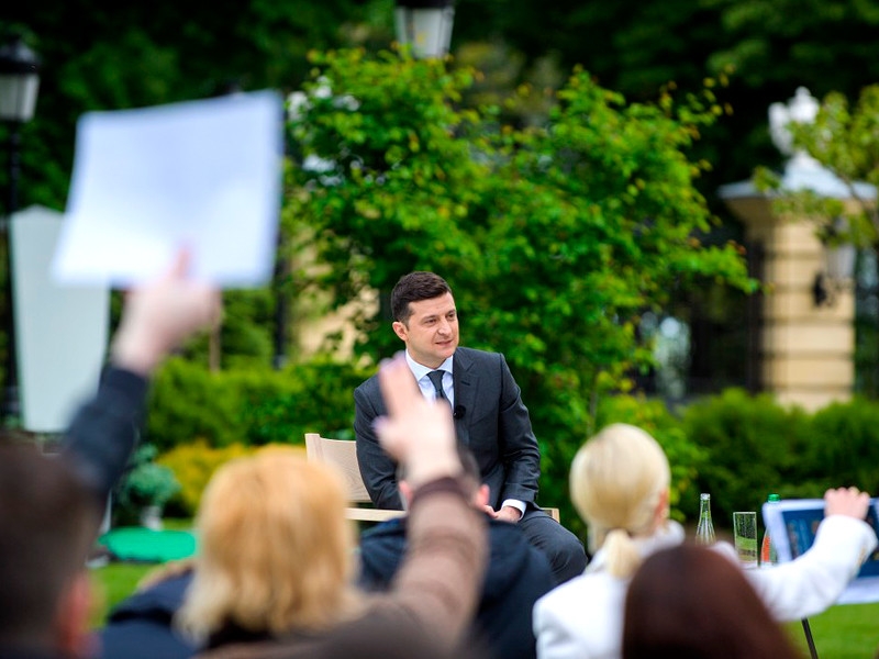 Президент Украины Владимир Зеленский пообещал приговор своему предшественнику Порошенко, в действиях которого увидели госизмену