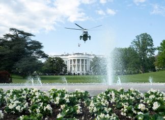 Работающих около Трампа сотрудников Белого дома обязали носить маски