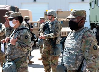 Ряд штатов США ввели комендантский час из-за протестов, вызванных гибелью афроамериканца при задержании