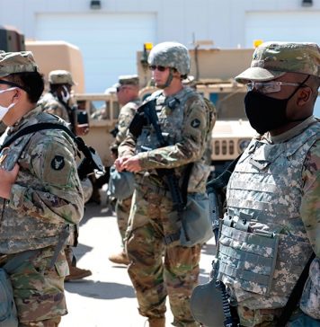 Ряд штатов США ввели комендантский час из-за протестов, вызванных гибелью афроамериканца при задержании