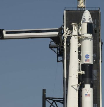 Старт американского корабля Crew Dragon к МКС отложили из-за погодных условий