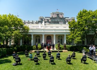 Трамп: США начали работать над вакциной от COVID-19, еще не зная, с чем борются