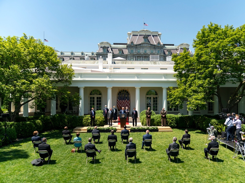 Трамп: США начали работать над вакциной от COVID-19, еще не зная, с чем борются