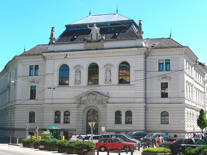 Австрийского экс-полковника, осужденного за шпионаж в пользу ГРУ, освободили досрочно