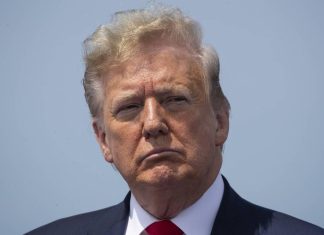 Bloomberg: Трамп не планирует посещать церемонии прощания с афроамериканцем Флойдом