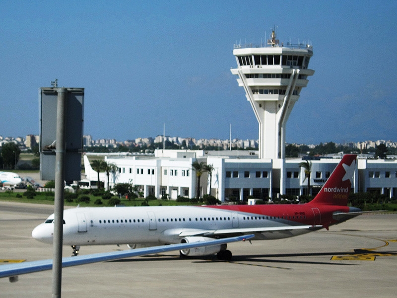 Черные ящики российского лайнера, совершившего в январе жесткую посадку в Анталье, после аварии устанавливали на другой самолет