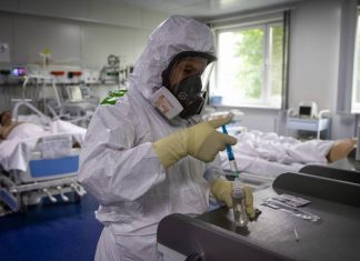 Число случаев заражения коронавирусом в России за сутки выросло на 8 536