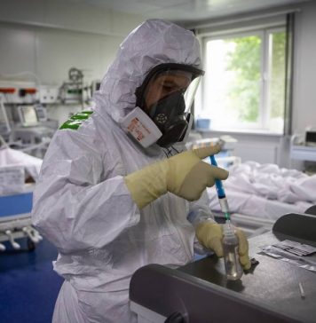 Число случаев заражения коронавирусом в России за сутки выросло на 8 536