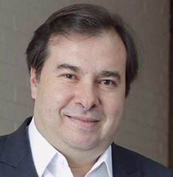 Члены бразильского парламента обвинили Минздрав страны в манипуляции коронавирусной статистикой